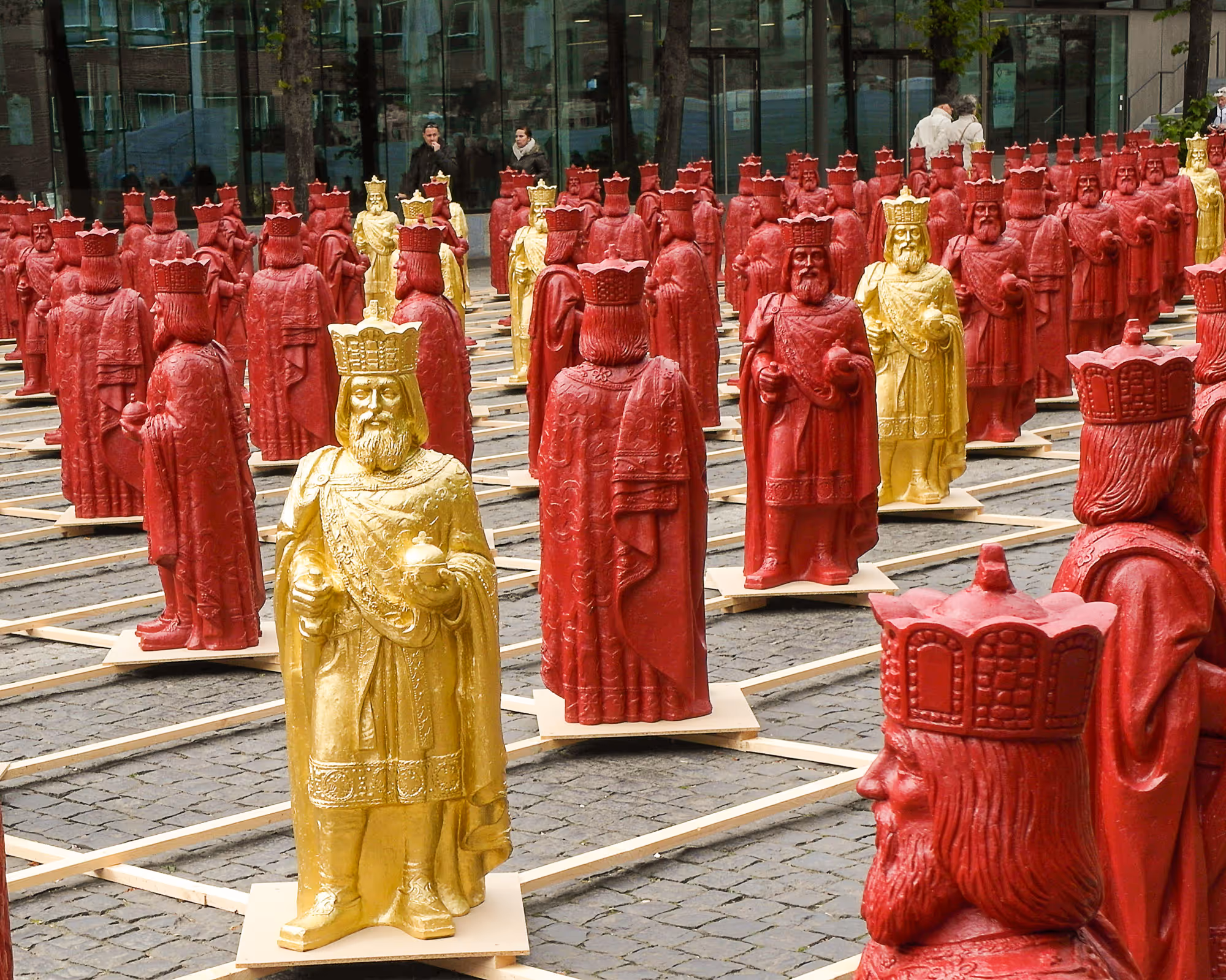 "Mein Karl 2014" von Ottmar Hörl auf dem Aachener Katschhof 