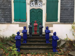 Friedrich-Harkort-Skulpturen vor dem Herrenhaus Gut Harkorten