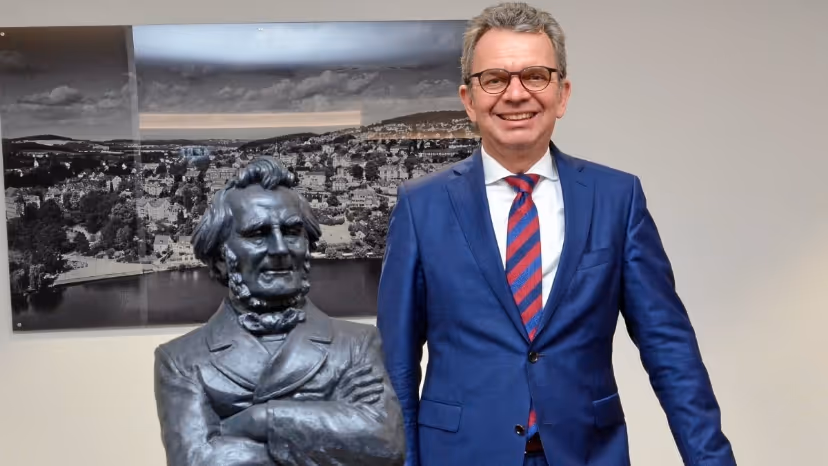 Bekenntnis zur Harkortstadt: Der alte und neue Vorstandsvorsitzende der Sparkasse, Thomas Biermann, steht nach der Fusion von Gevelsberg-Wetter mit Ennepetal-Breckerfeld auch an der Spitze des neuen Instituts an Ennepe und Ruhr. - Foto: Steffen Gerber