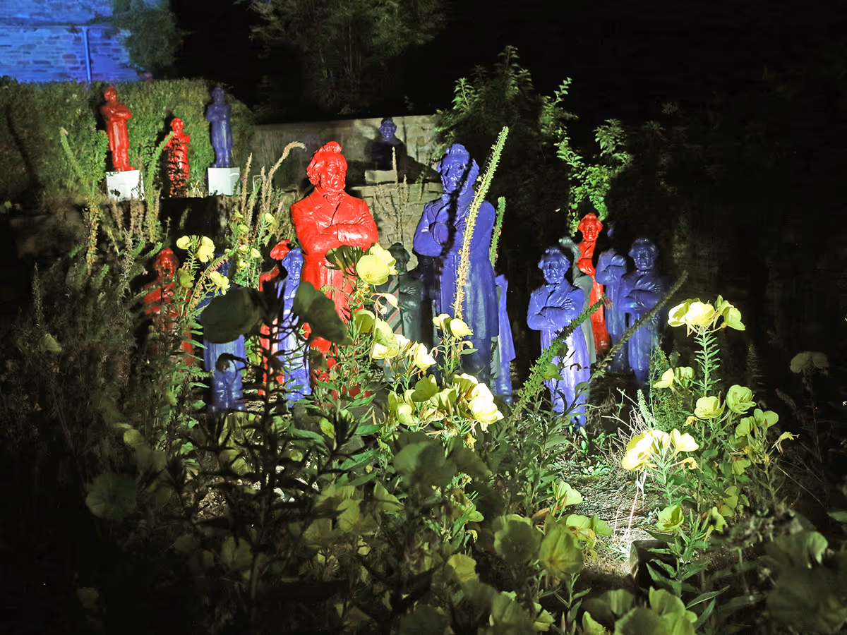 Friedrich-Harkort-Skulpturen im Garten des Pfarrhauses der Ev. Ref. Kirchengemeinde Wetter-Freiheit Foto: Günter Lehn