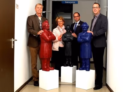 v.l.n.r.: Wolfgang Jähme, früherer FHS-Schulleiter | Christa Stronzik, Dörken-Stiftung | Frank Mohrherr, SSk Herdecke | Andreas Joksch, FHS-Schulleiter
